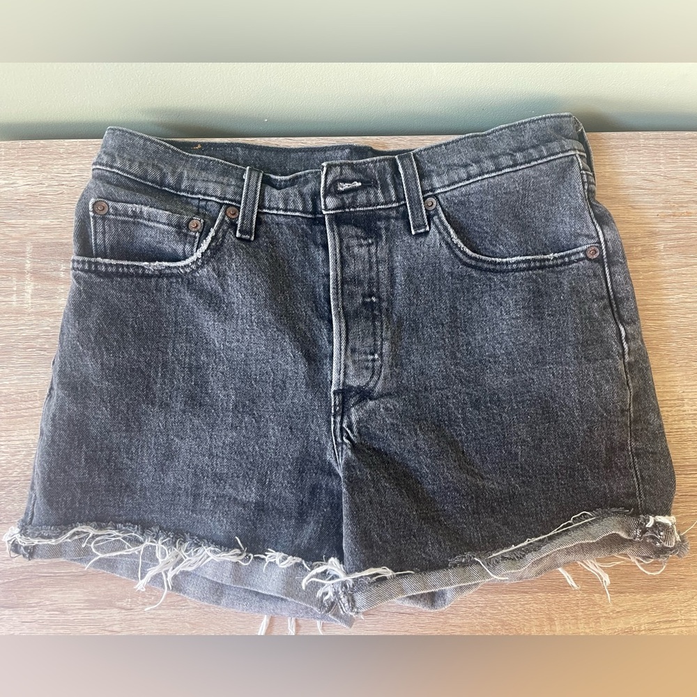 Women's Levi’s 501 Black Denim Shorts- 27